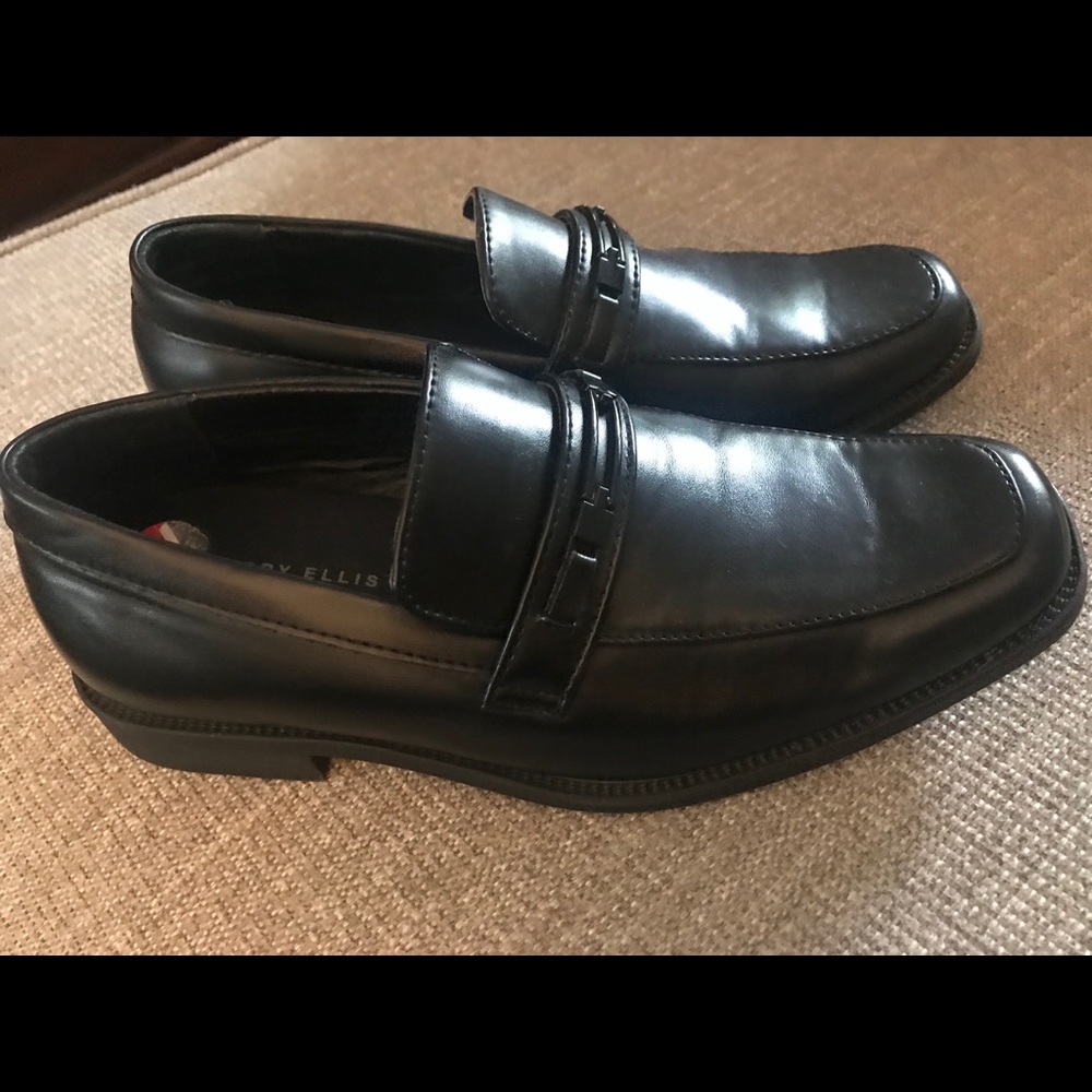 Perry Ellis Size 2 Dress Shoes